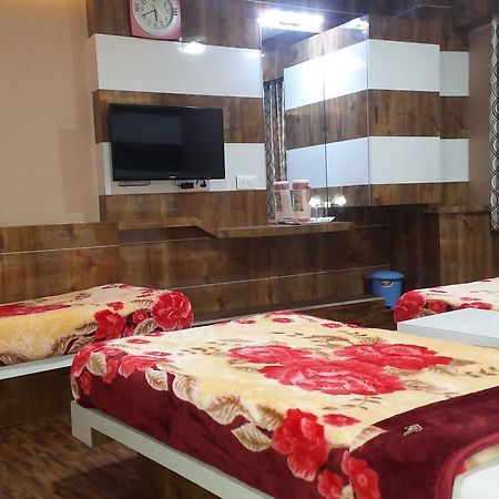 Hotel Decent Surat Exterior photo