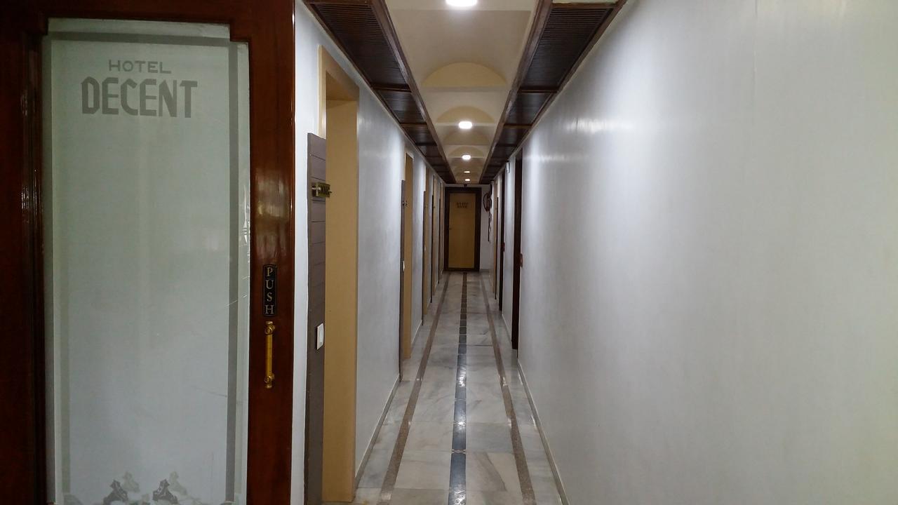 Hotel Decent Surat Exterior photo